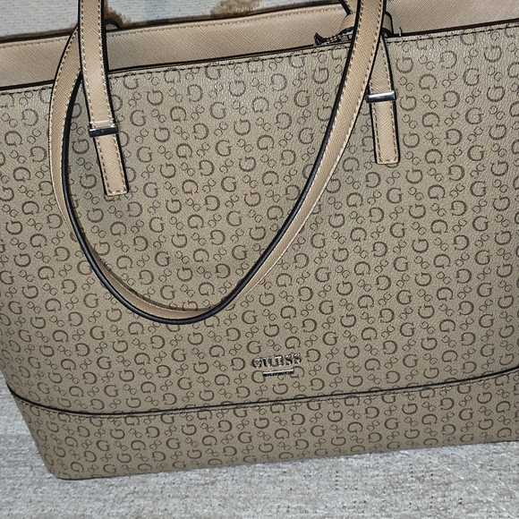 Guess Tote Bag NWOT - Picture 2 of 5